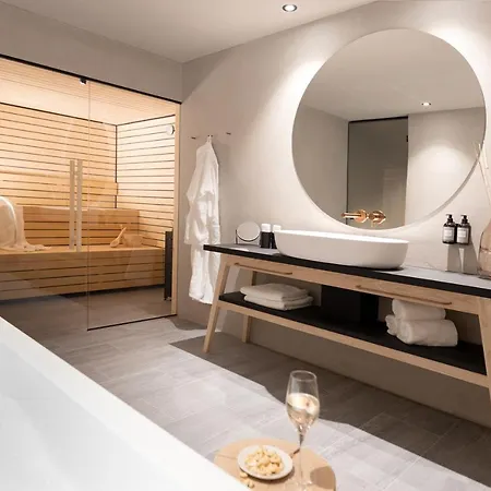 Amrai Hotel 4*