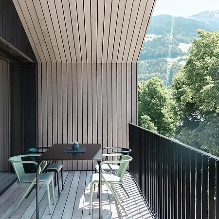 Amrai 4*