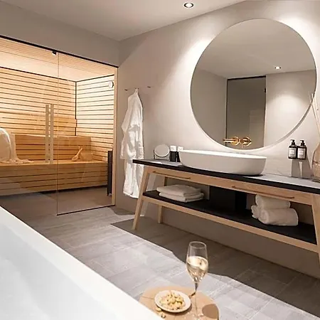 Amrai Hotell 4*