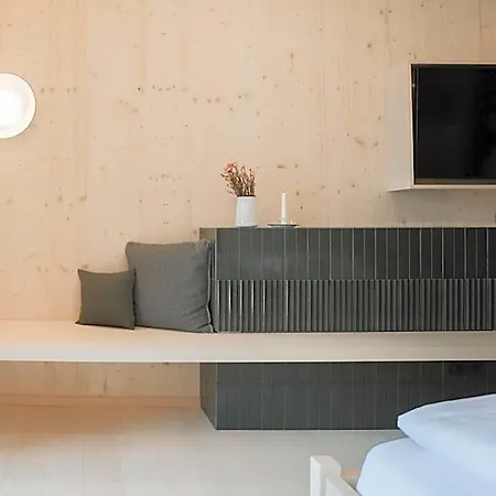 Amrai Hotell 4*